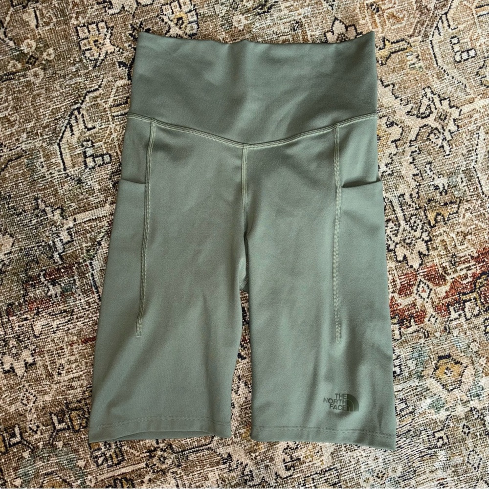 The North Face Motivation High-Rise Pocket Shorts - Women's 9" Inseam